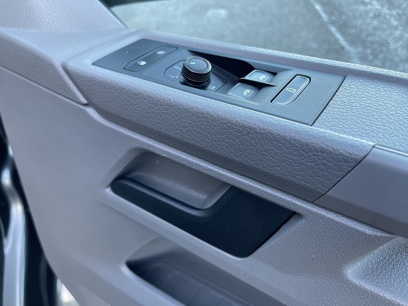 Volkswagen Transporter Shuttle 2.0 TDI S SWB Euro 6 (s/s) 5dr - U533