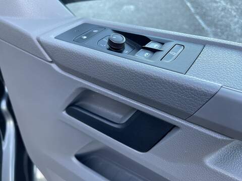 Volkswagen Transporter Shuttle 2.0 TDI S SWB Euro 6 (s/s) 5dr - U533