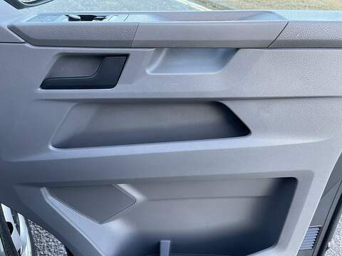 Volkswagen Transporter Shuttle 2.0 TDI S SWB Euro 6 (s/s) 5dr - U533