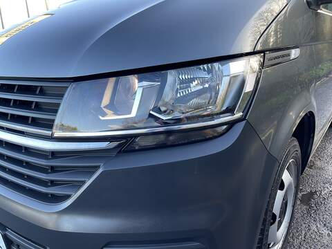 Volkswagen Transporter Shuttle 2.0 TDI S SWB Euro 6 (s/s) 5dr - U533