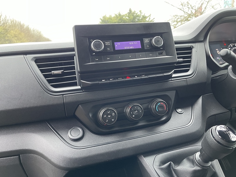 Renault Trafic 2.0 dCi Blue LL30 Business L2 H1 Euro 6 (s/s) 5dr - U534