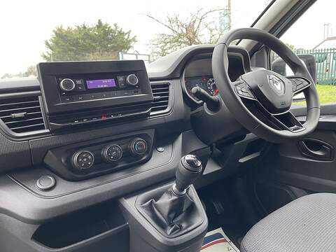 Renault Trafic 2.0 dCi Blue LL30 Business L2 H1 Euro 6 (s/s) 5dr - U534