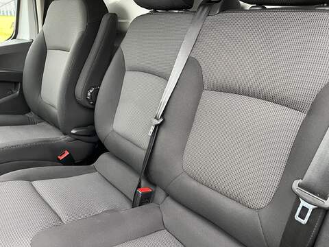 Renault Trafic 2.0 dCi Blue LL30 Business L2 H1 Euro 6 (s/s) 5dr - U534