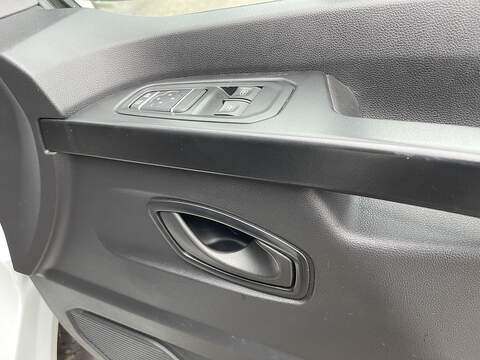 Renault Trafic 2.0 dCi Blue LL30 Business L2 H1 Euro 6 (s/s) 5dr - U534