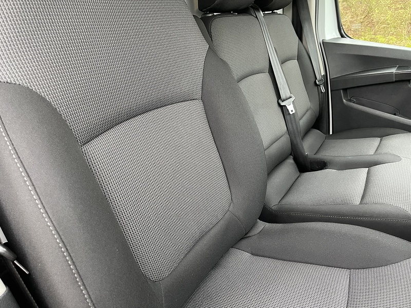 Renault Trafic 2.0 dCi Blue LL30 Business L2 H1 Euro 6 (s/s) 5dr - U534