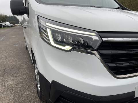 Renault Trafic 2.0 dCi Blue LL30 Business L2 H1 Euro 6 (s/s) 5dr - U534