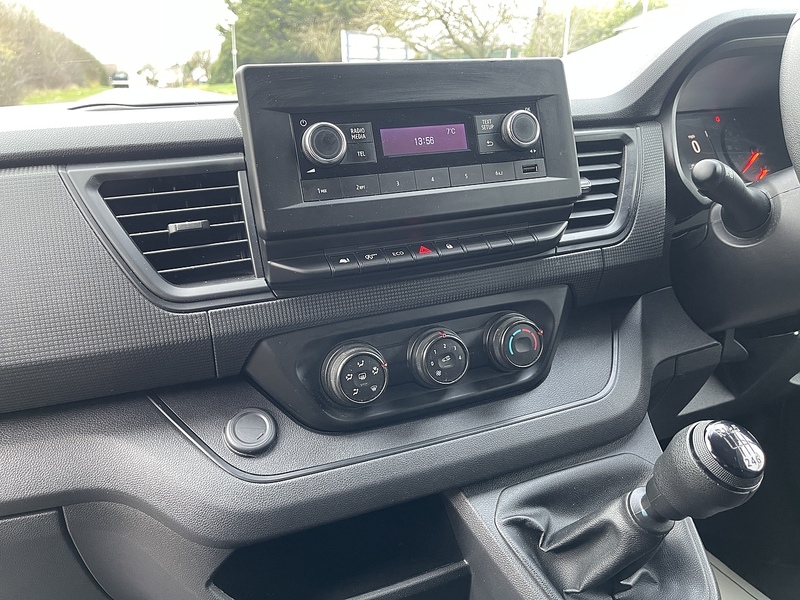 Renault Trafic 2.0 dCi Blue SL28 Business L1 H1 Euro 6 (s/s) 5dr - U535