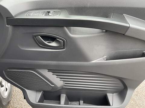 Renault Trafic 2.0 dCi Blue SL28 Business L1 H1 Euro 6 (s/s) 5dr - U535