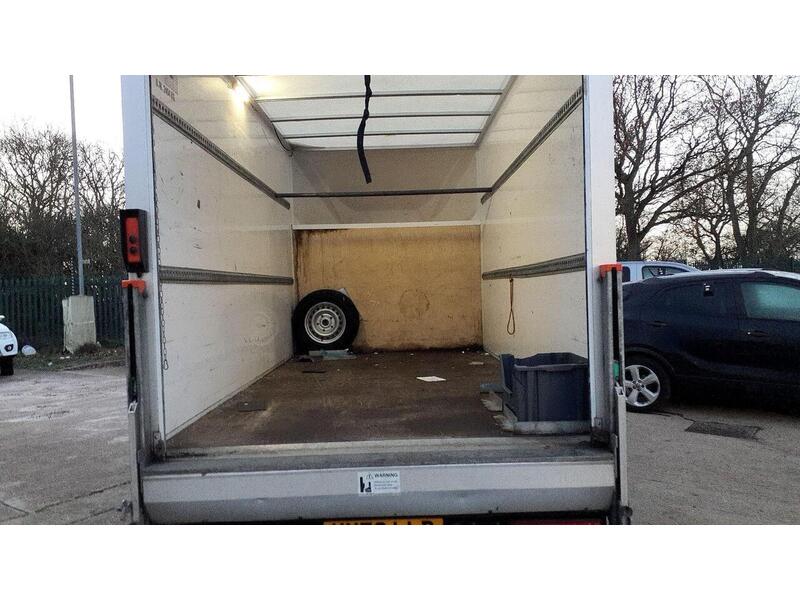 Ford Transit 2.0 350 EcoBlue Leader Luton 3dr Diesel Manual RWD L4 Euro 6 (s/s) (130 ps) - U536