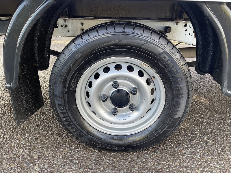 Ford Transit 2.0 350 EcoBlue Leader Luton 3dr Diesel Manual RWD L4 Euro 6 (s/s) (130 ps) - U536