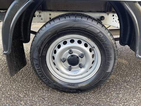 Ford Transit 2.0 350 EcoBlue Leader Luton 3dr Diesel Manual RWD L4 Euro 6 (s/s) (130 ps) - U536