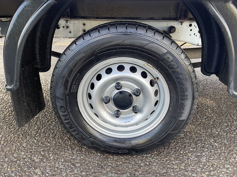 Ford Transit 2.0 350 EcoBlue Leader Luton 3dr Diesel Manual RWD L4 Euro 6 (s/s) (130 ps) - U536