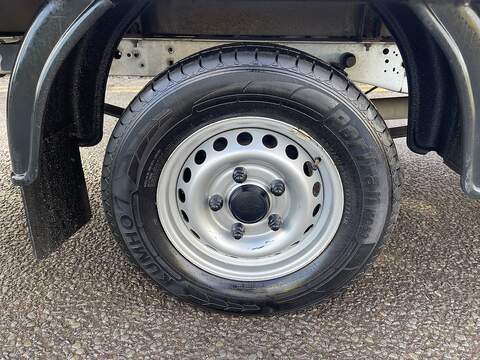 Ford Transit 2.0 350 EcoBlue Leader Luton 3dr Diesel Manual RWD L4 Euro 6 (s/s) (130 ps) - U536