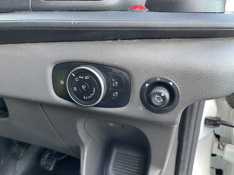 Ford Transit 2.0 350 EcoBlue Leader Luton 3dr Diesel Manual RWD L4 Euro 6 (s/s) (130 ps) - U536