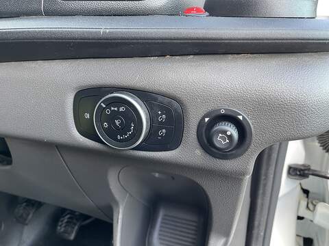 Ford Transit 2.0 350 EcoBlue Leader Luton 3dr Diesel Manual RWD L4 Euro 6 (s/s) (130 ps) - U536