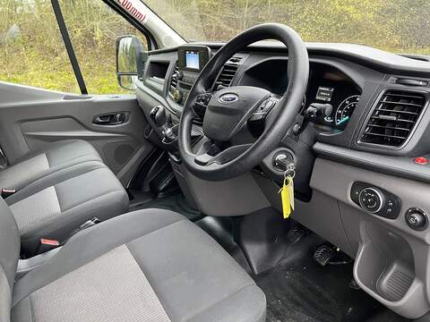 Ford Transit 2.0 350 EcoBlue Leader Luton 3dr Diesel Manual RWD L4 Euro 6 (s/s) (130 ps) - U536