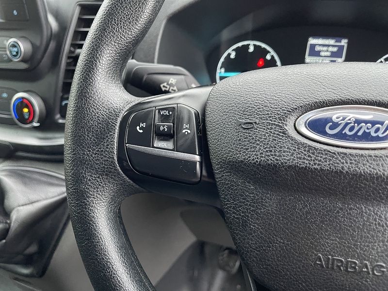 Ford Transit 2.0 350 EcoBlue Leader Luton 3dr Diesel Manual RWD L4 Euro 6 (s/s) (130 ps) - U536