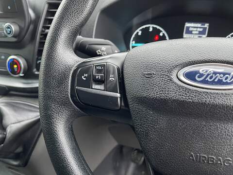 Ford Transit 2.0 350 EcoBlue Leader Luton 3dr Diesel Manual RWD L4 Euro 6 (s/s) (130 ps) - U536