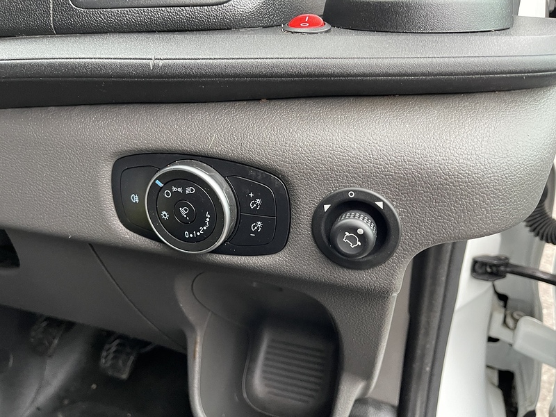 Ford Transit 2.0 350 EcoBlue Leader Luton 3dr Diesel Manual RWD L4 Euro 6 (s/s) (130 ps) - U536