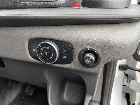 Ford Transit 2.0 350 EcoBlue Leader Luton 3dr Diesel Manual RWD L4 Euro 6 (s/s) (130 ps) - U536