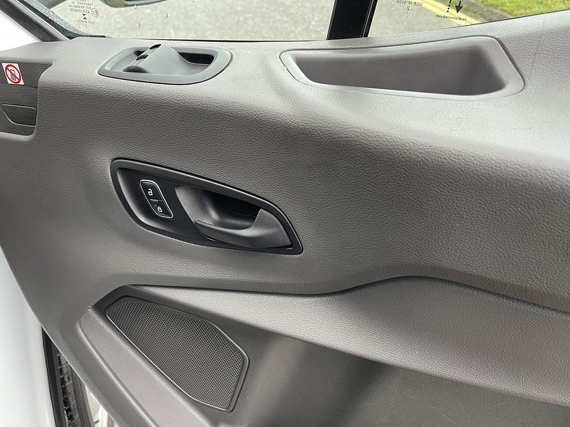 Ford Transit 2.0 350 EcoBlue Leader Luton 3dr Diesel Manual RWD L4 Euro 6 (s/s) (130 ps) - U536