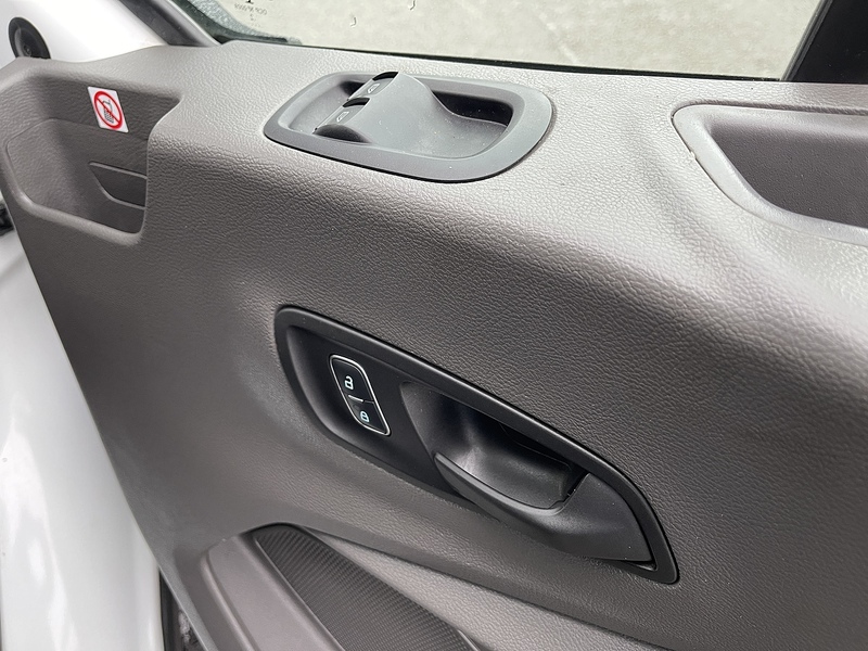 Ford Transit 2.0 350 EcoBlue Leader Luton 3dr Diesel Manual RWD L4 Euro 6 (s/s) (130 ps) - U536