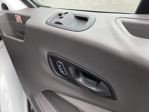 Ford Transit 2.0 350 EcoBlue Leader Luton 3dr Diesel Manual RWD L4 Euro 6 (s/s) (130 ps) - U536