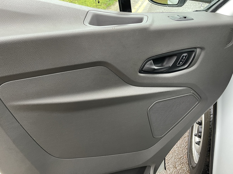 Ford Transit 2.0 350 EcoBlue Leader Luton 3dr Diesel Manual RWD L4 Euro 6 (s/s) (130 ps) - U536