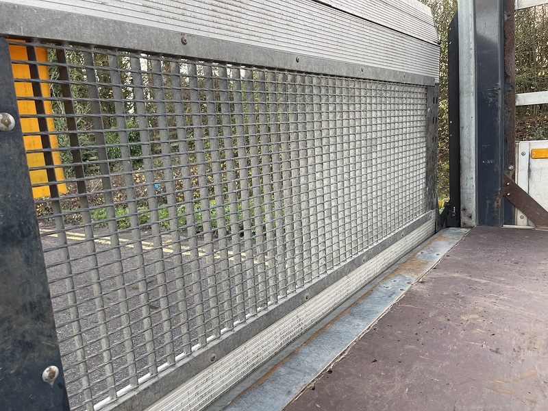 Ford Transit 2.0 350 EcoBlue Leader Dropside 2dr Diesel Manual RWD L4 Euro 6 (s/s) (130 ps) - U537