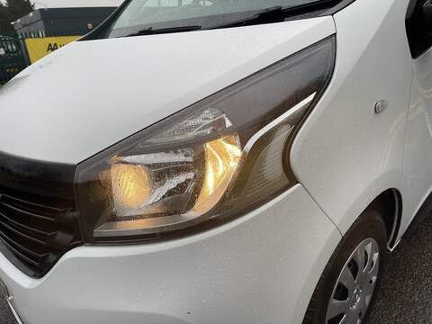 Renault Trafic 1.6 dCi 29 Business+ LWB Standard Roof Euro 6 5dr - U553
