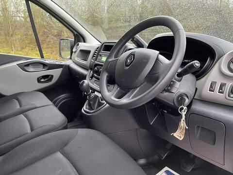 Renault Trafic 1.6 dCi 29 Business+ LWB Standard Roof Euro 6 5dr - U553