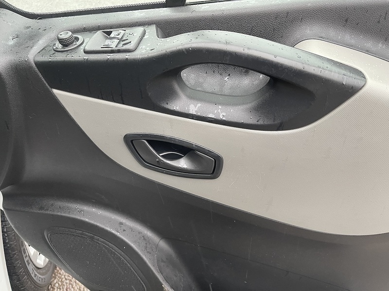 Renault Trafic 1.6 dCi 29 Business+ LWB Standard Roof Euro 6 5dr - U553