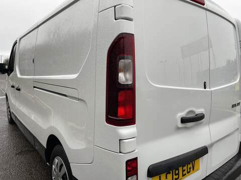Renault Trafic 1.6 dCi 29 Business+ LWB Standard Roof Euro 6 5dr - U553