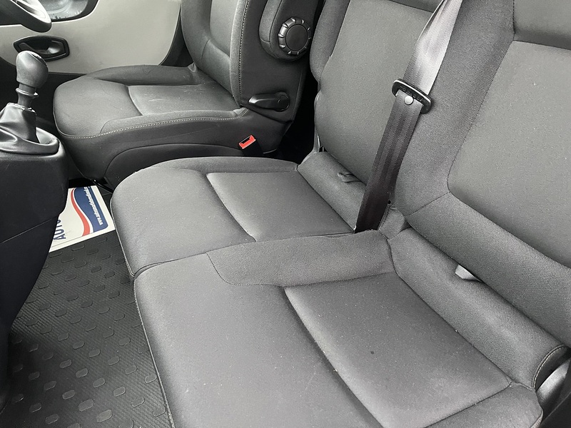 Renault Trafic 1.6 dCi 29 Business+ LWB Standard Roof Euro 6 5dr - U553