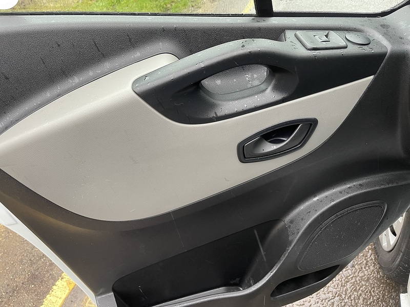 Renault Trafic 1.6 dCi 29 Business+ LWB Standard Roof Euro 6 5dr - U553