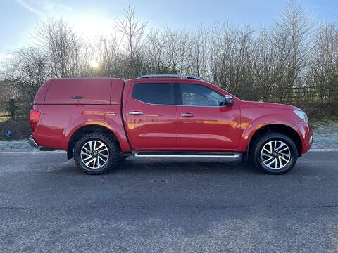 Nissan Navara Navara Tekna Pickup 2 Manual Diesel - U555