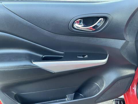 Nissan Navara Navara Tekna Pickup 2 Manual Diesel - U555