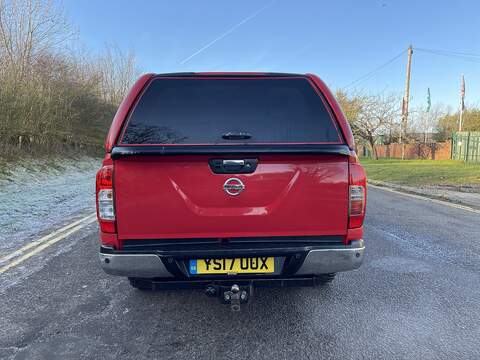 Nissan Navara Navara Tekna Pickup 2 Manual Diesel - U555