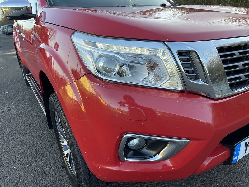 Nissan Navara Navara Tekna Pickup 2 Manual Diesel - U555