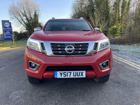 Nissan Navara Navara Tekna Pickup 2 Manual Diesel - U555