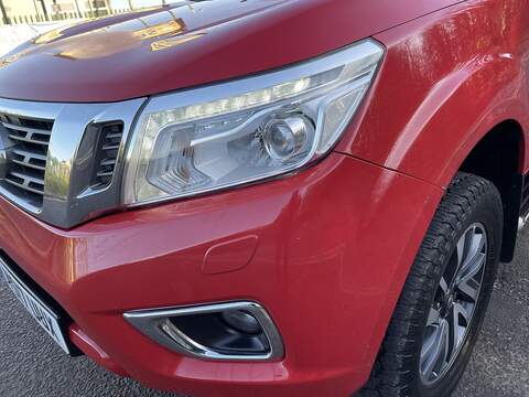 Nissan Navara Navara Tekna Pickup 2 Manual Diesel - U555