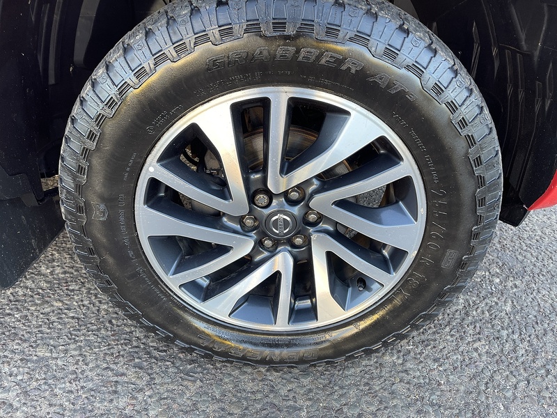 Nissan Navara Navara Tekna Pickup 2 Manual Diesel - U555