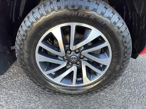 Nissan Navara Navara Tekna Pickup 2 Manual Diesel - U555