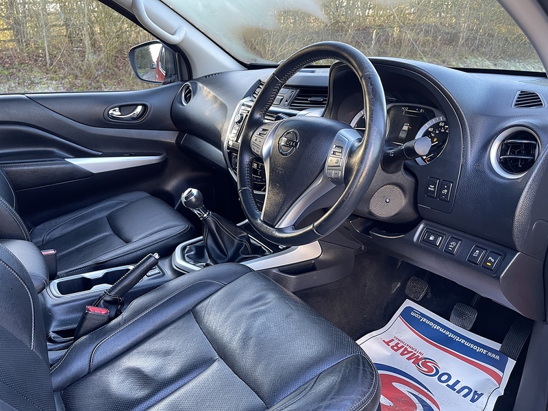 Nissan Navara Navara Tekna Pickup 2 Manual Diesel - U555