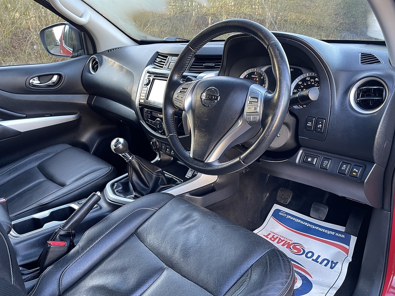 Nissan Navara Navara Tekna Pickup 2 Manual Diesel - U555