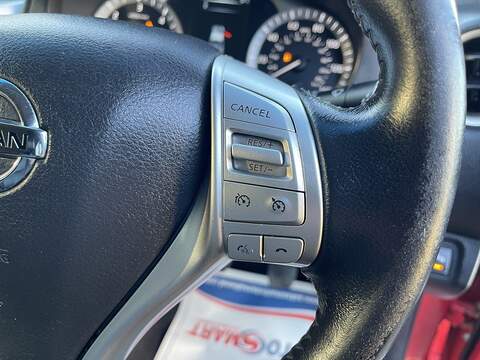 Nissan Navara Navara Tekna Pickup 2 Manual Diesel - U555