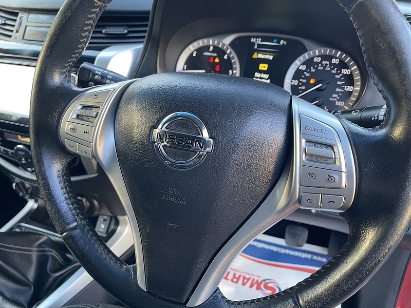 Nissan Navara Navara Tekna Pickup 2 Manual Diesel - U555