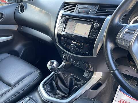 Nissan Navara Navara Tekna Pickup 2 Manual Diesel - U555