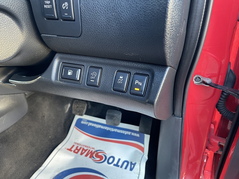 Nissan Navara Navara Tekna Pickup 2 Manual Diesel - U555