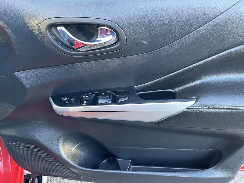 Nissan Navara Navara Tekna Pickup 2 Manual Diesel - U555